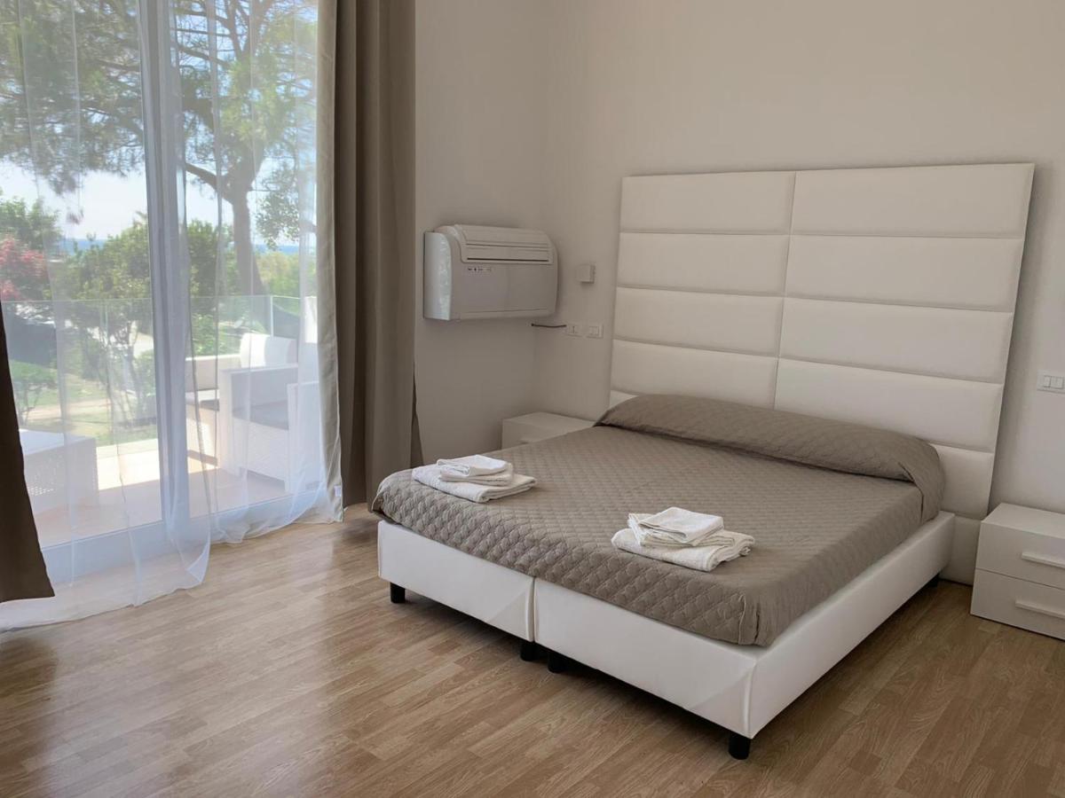 Hotel Artemide Mare Paestum Buitenkant foto