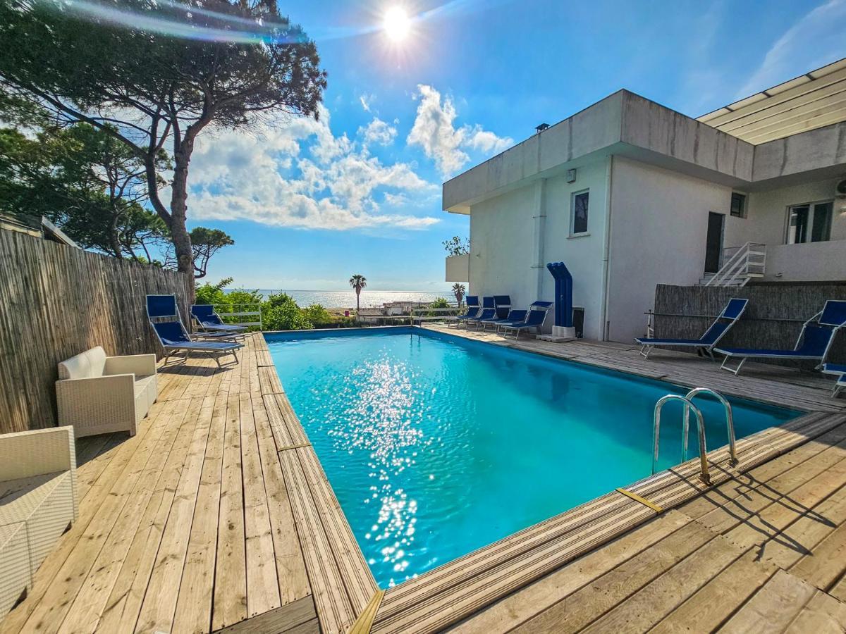 Hotel Artemide Mare Paestum Buitenkant foto