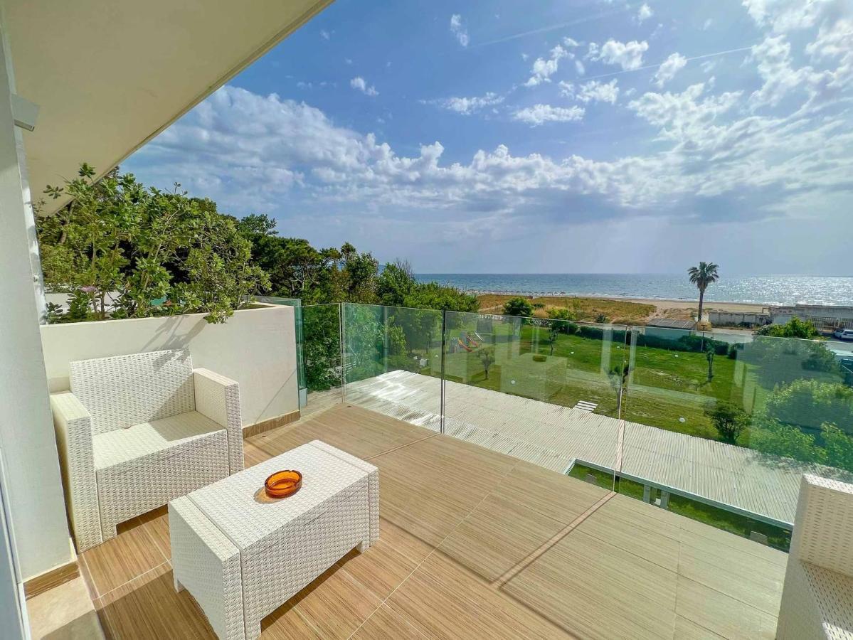 Hotel Artemide Mare Paestum Buitenkant foto