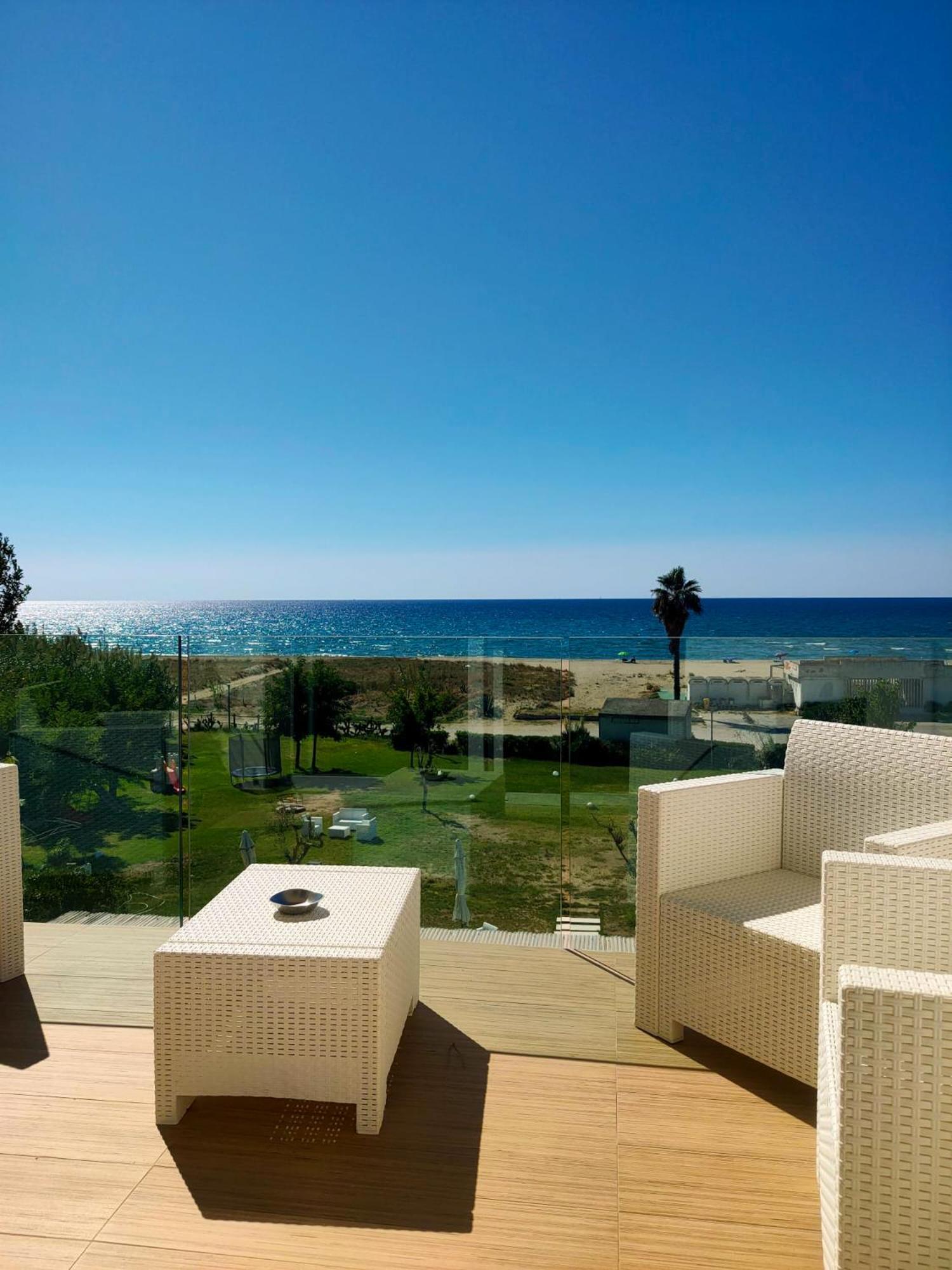 Hotel Artemide Mare Paestum Buitenkant foto