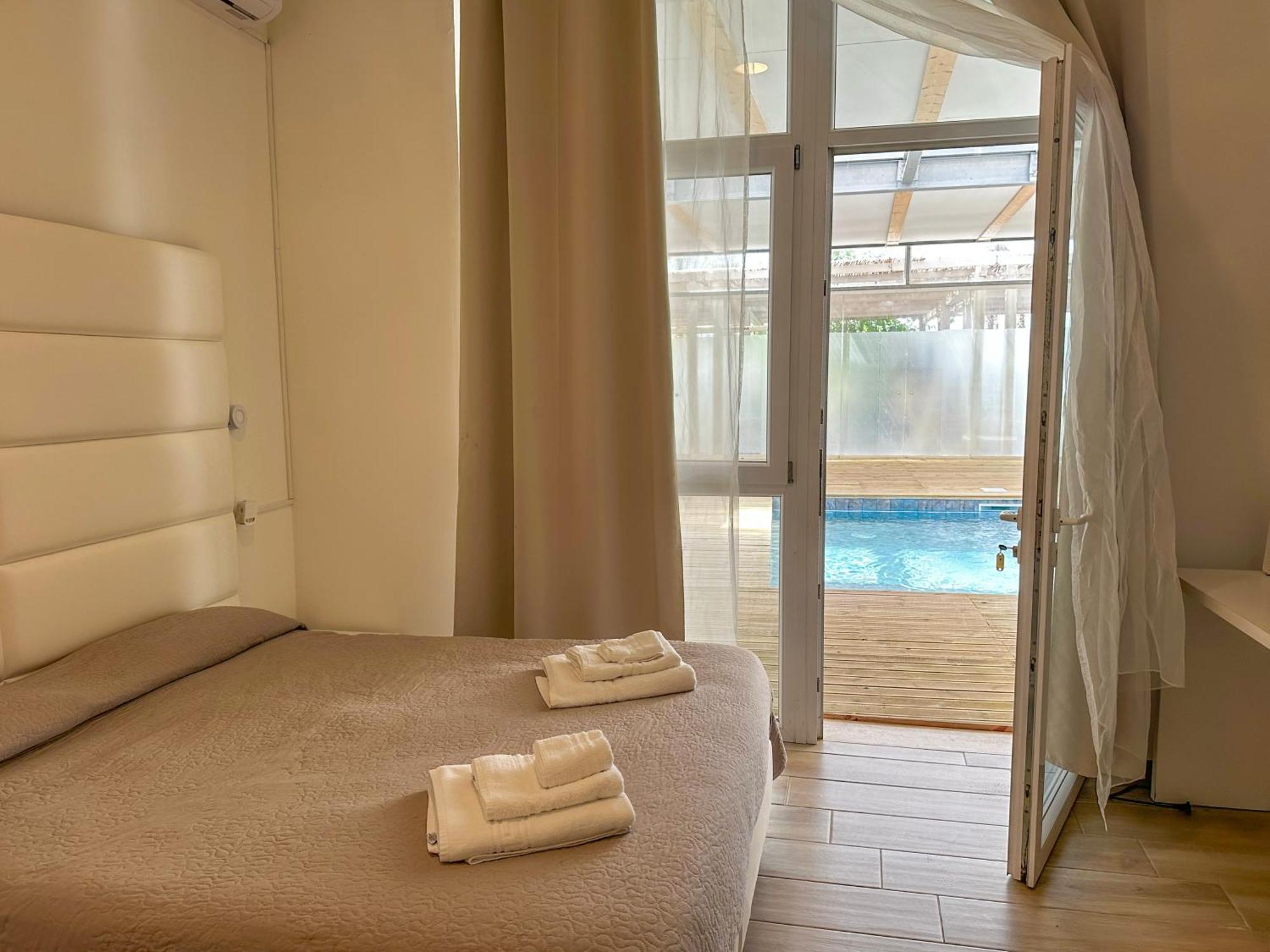 Hotel Artemide Mare Paestum Buitenkant foto