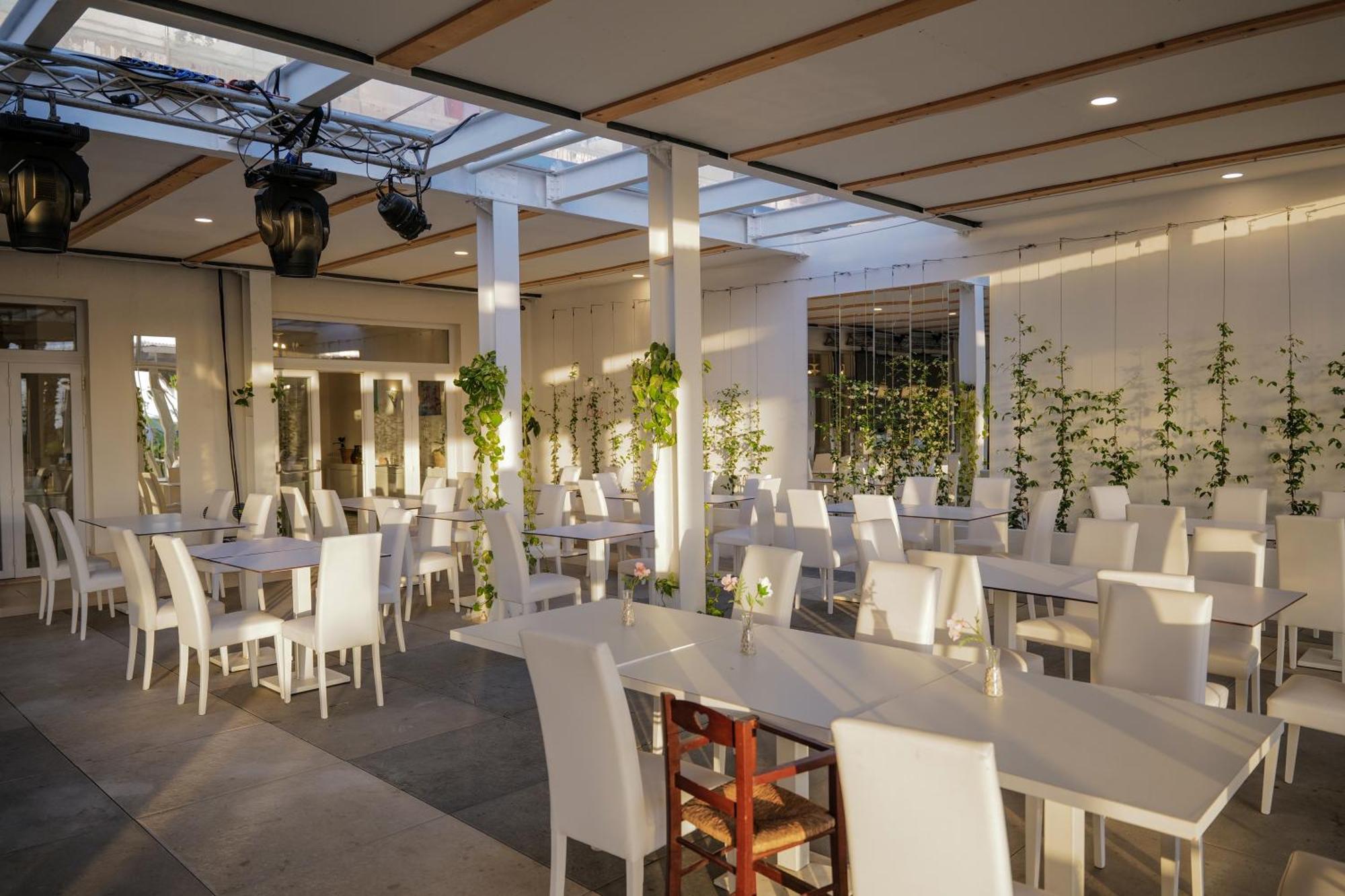 Hotel Artemide Mare Paestum Buitenkant foto