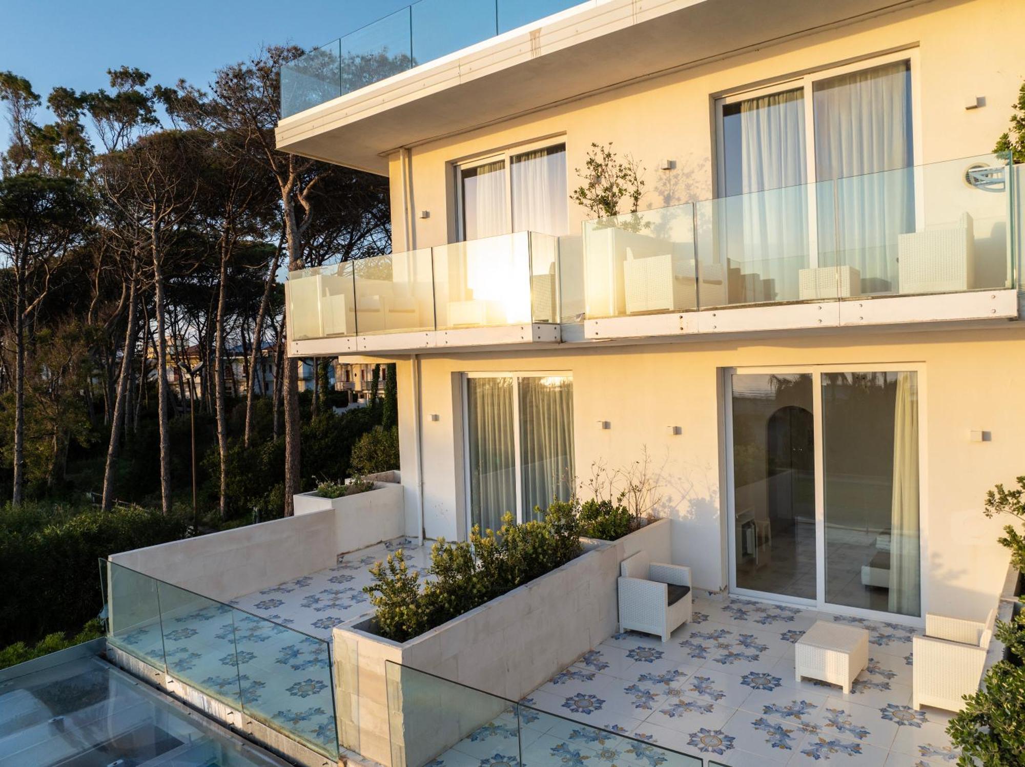Hotel Artemide Mare Paestum Buitenkant foto