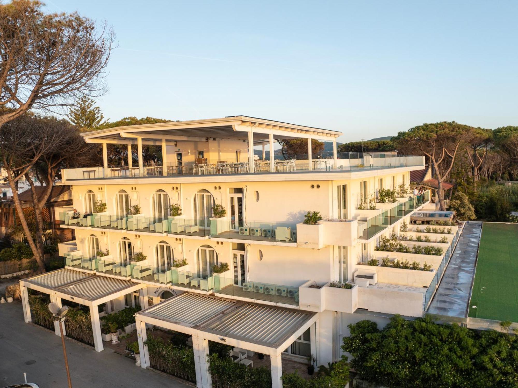 Hotel Artemide Mare Paestum Buitenkant foto