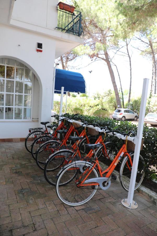 Hotel Artemide Mare Paestum Buitenkant foto